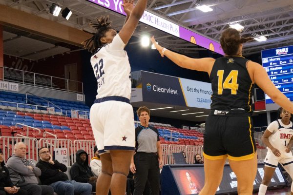 Women's Basketball Wins Nailbiter Over Northern Kentucky